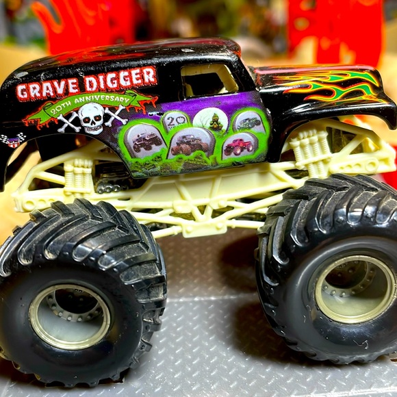 Mini Grave Digger - Picture 1 of 3